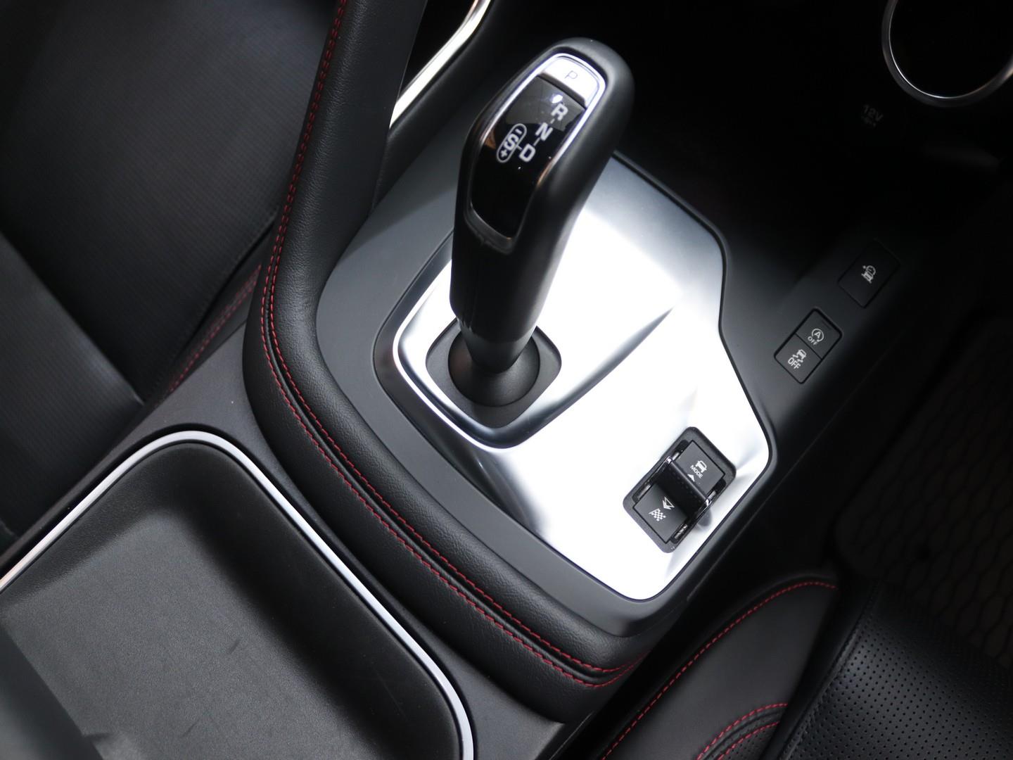 2019 Jaguar E-Pace P250 AWD R-Dynamic SE First Edition image 11