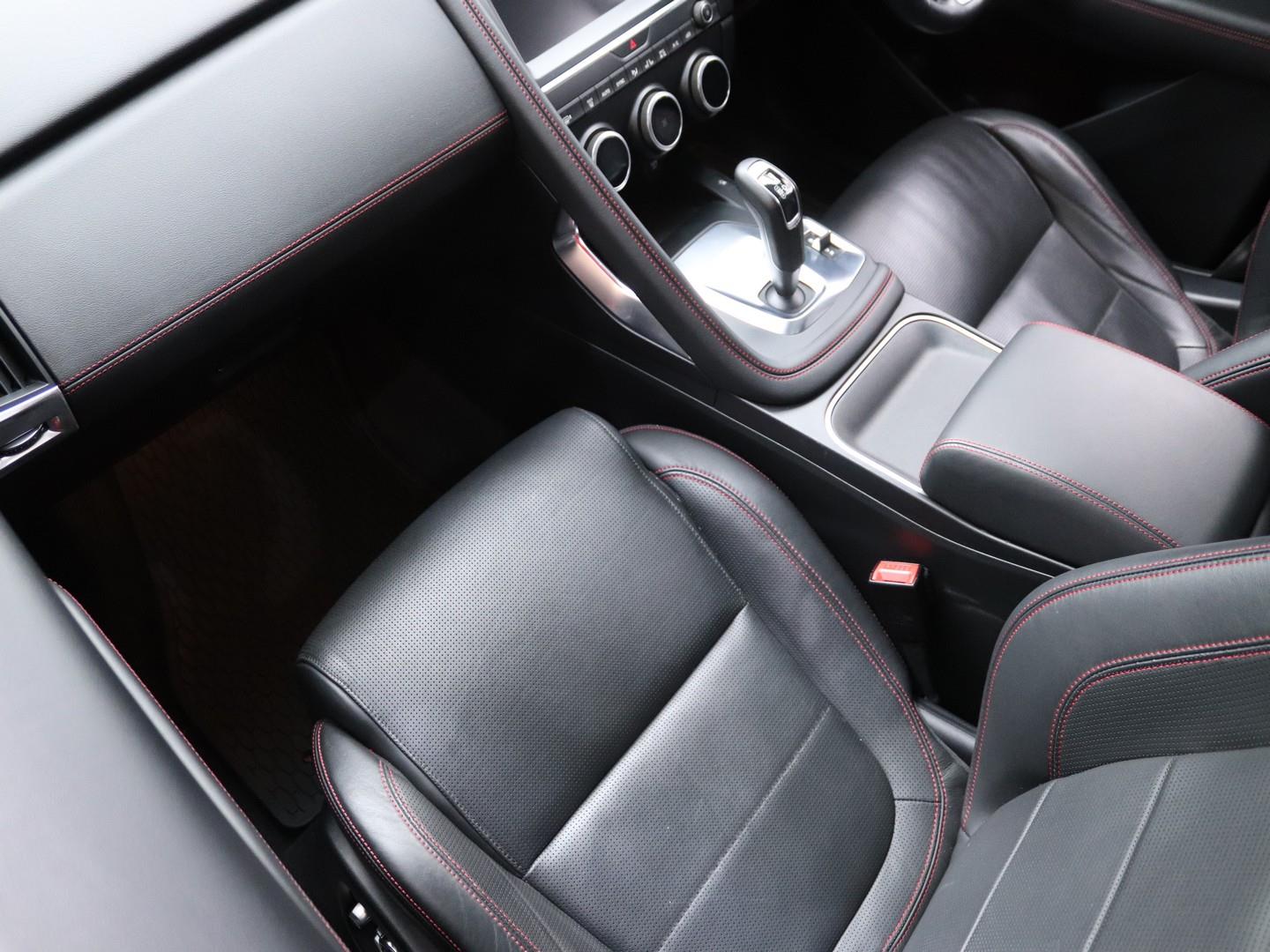 2019 Jaguar E-Pace P250 AWD R-Dynamic SE First Edition image 12