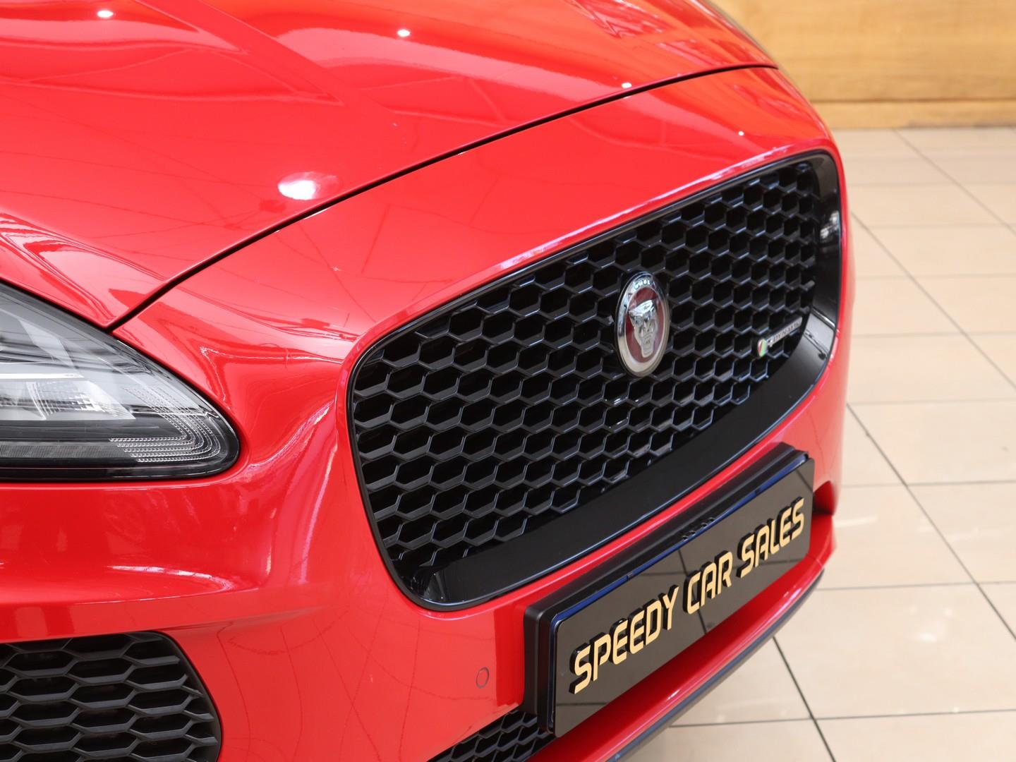 2019 Jaguar E-Pace P250 AWD R-Dynamic SE First Edition image 4