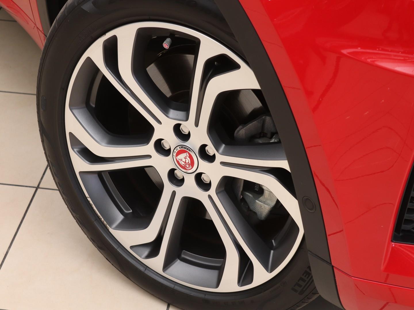 2019 Jaguar E-Pace P250 AWD R-Dynamic SE First Edition image 6