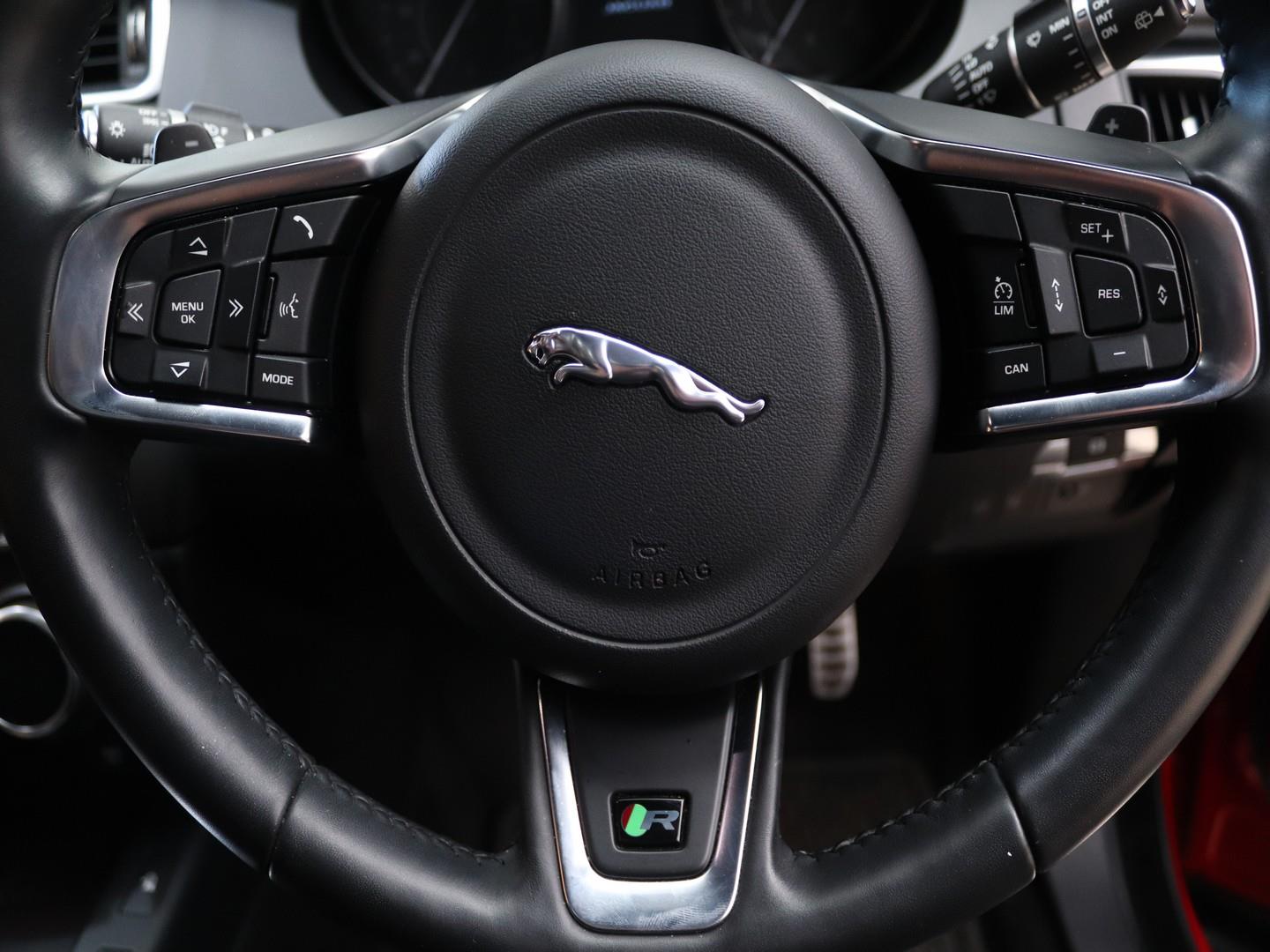2019 Jaguar E-Pace P250 AWD R-Dynamic SE First Edition image 9
