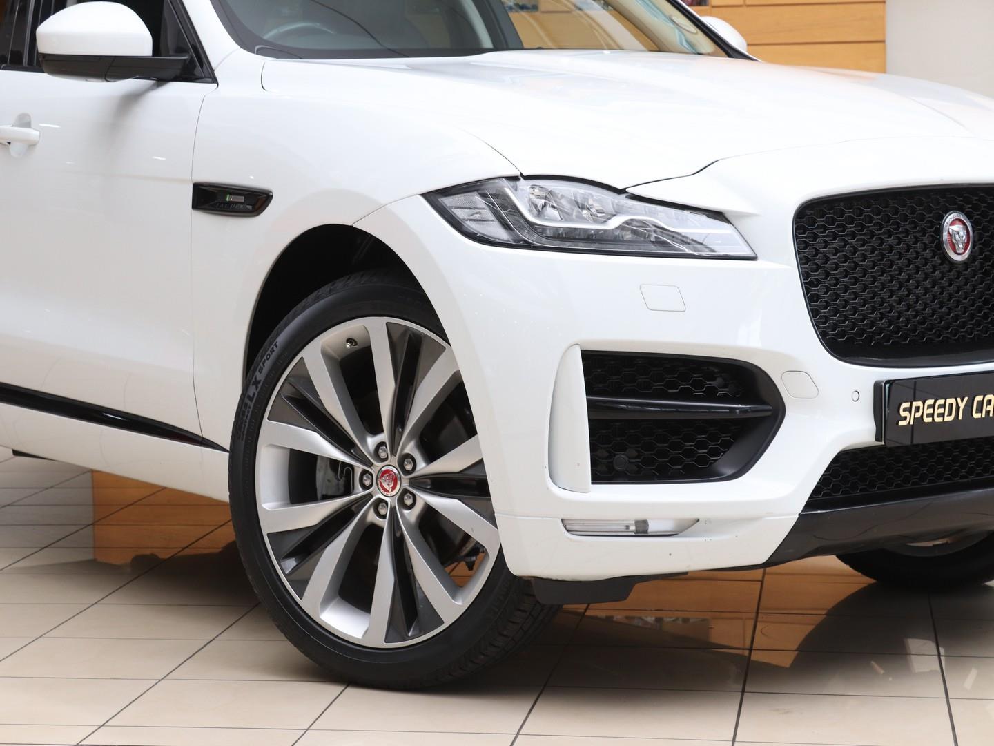 2017 Jaguar F-Pace 30d AWD R-Sport image 2