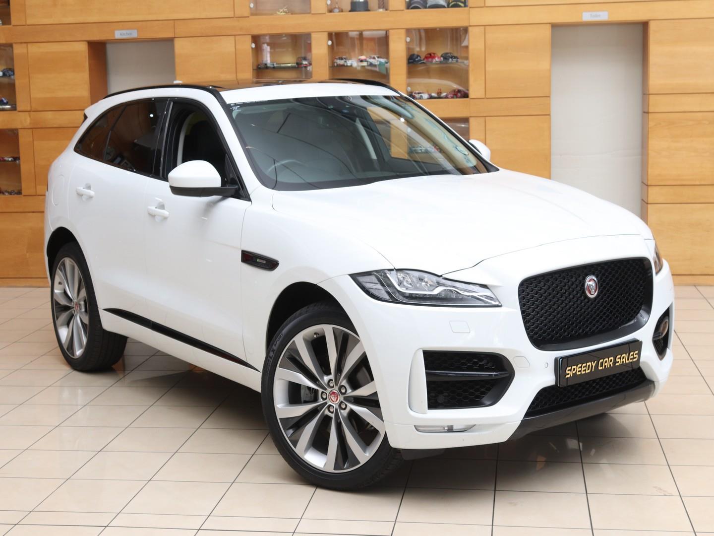 2017 Jaguar F-Pace 30d AWD R-Sport image 3