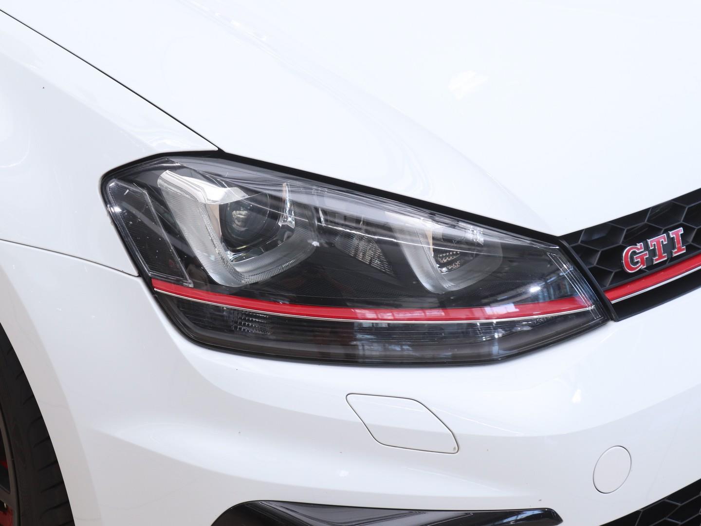 2017 Volkswagen Golf GTI ClubSport S image 4