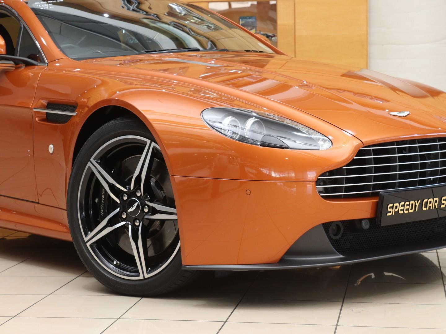 2016 Aston Martin Vantage Coupe image 2