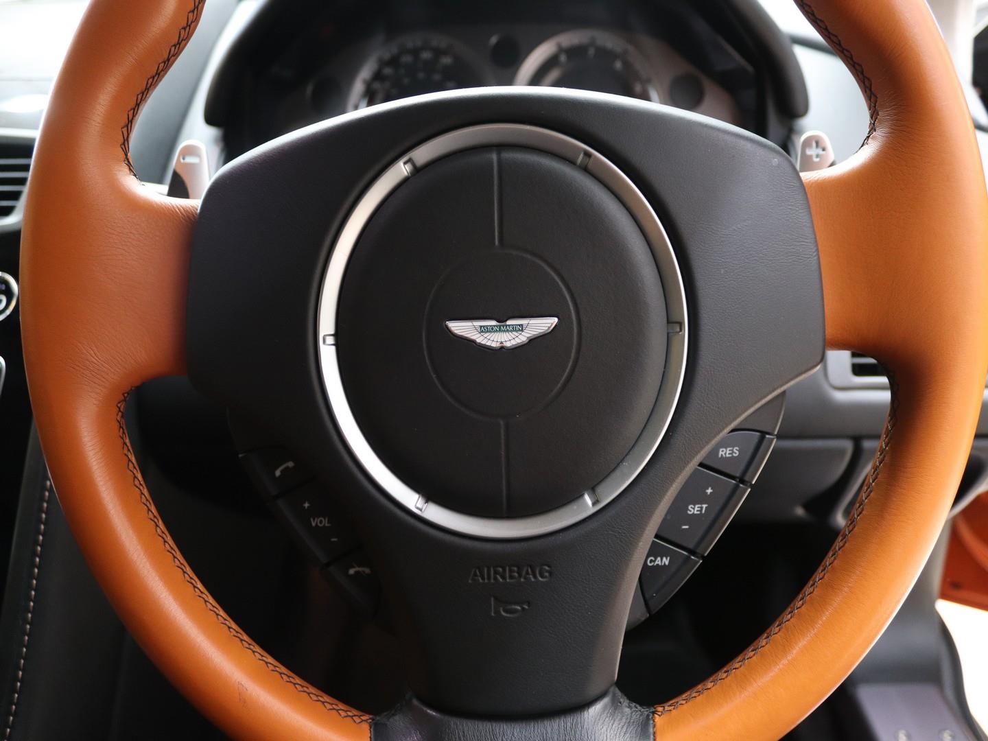 2016 Aston Martin Vantage Coupe image 9