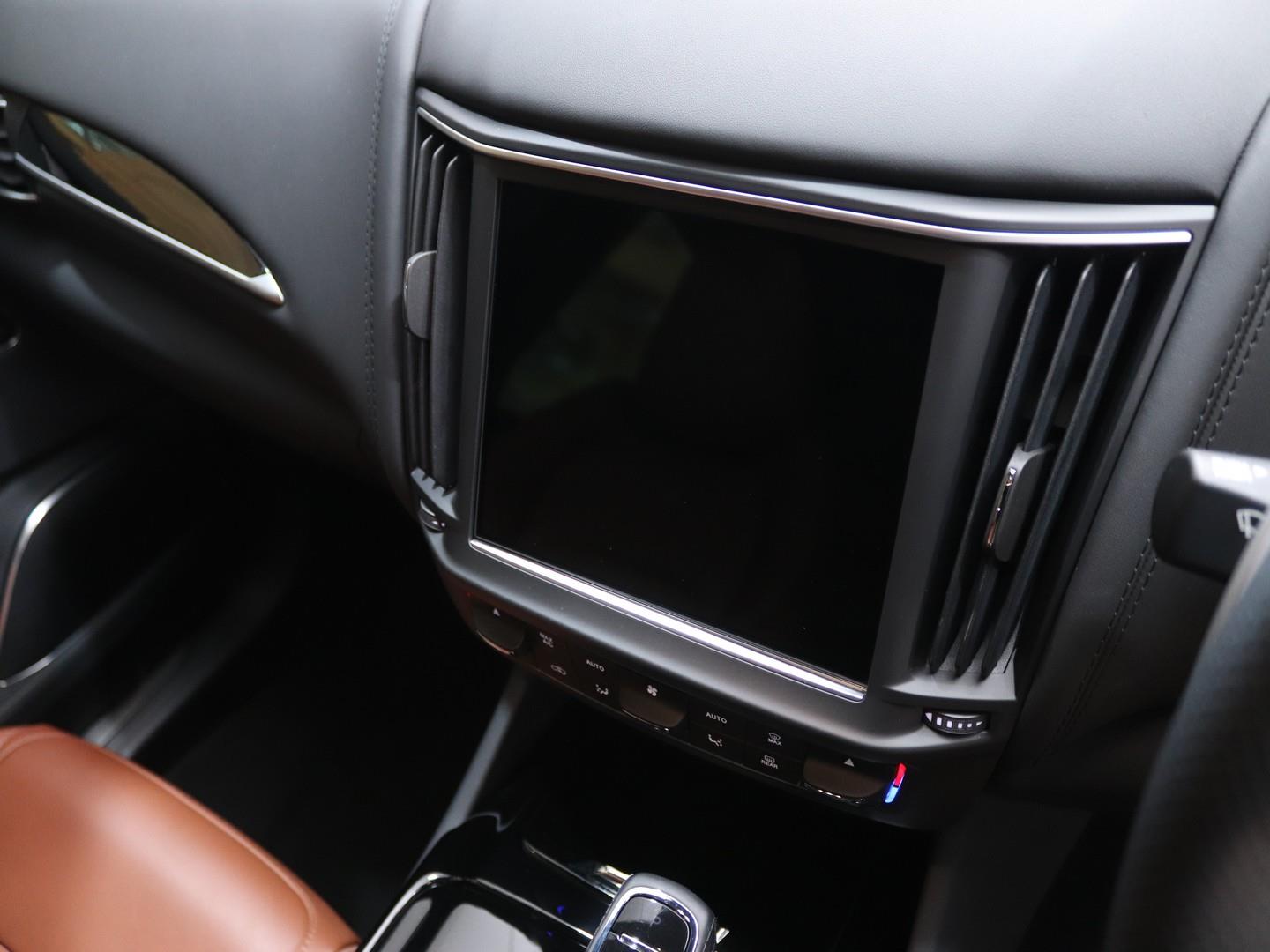2022 Maserati Levante Modena S image 11