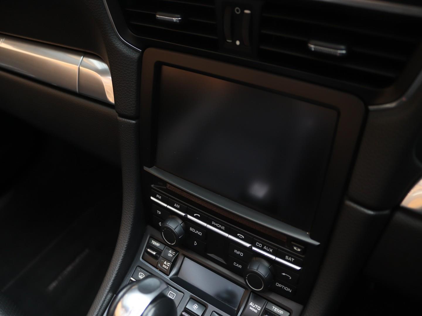 2013 Porsche 911 Carrera Cabriolet Auto image 12