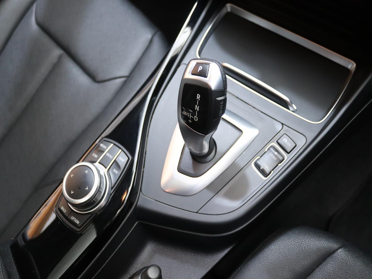 2018 BMW 1 Series 118i 5-Door Auto image 12