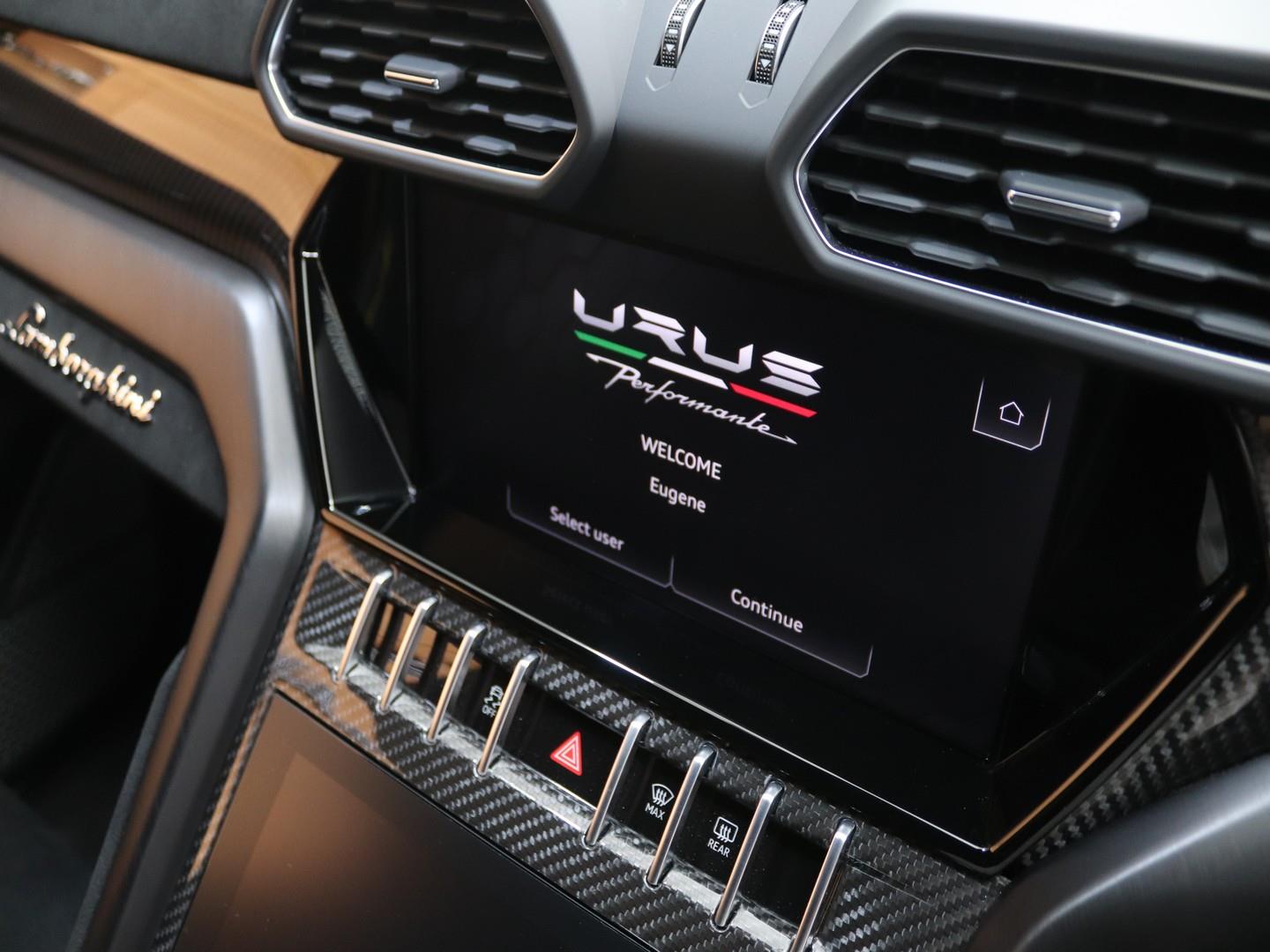 2024 Lamborghini Urus Performante image 11