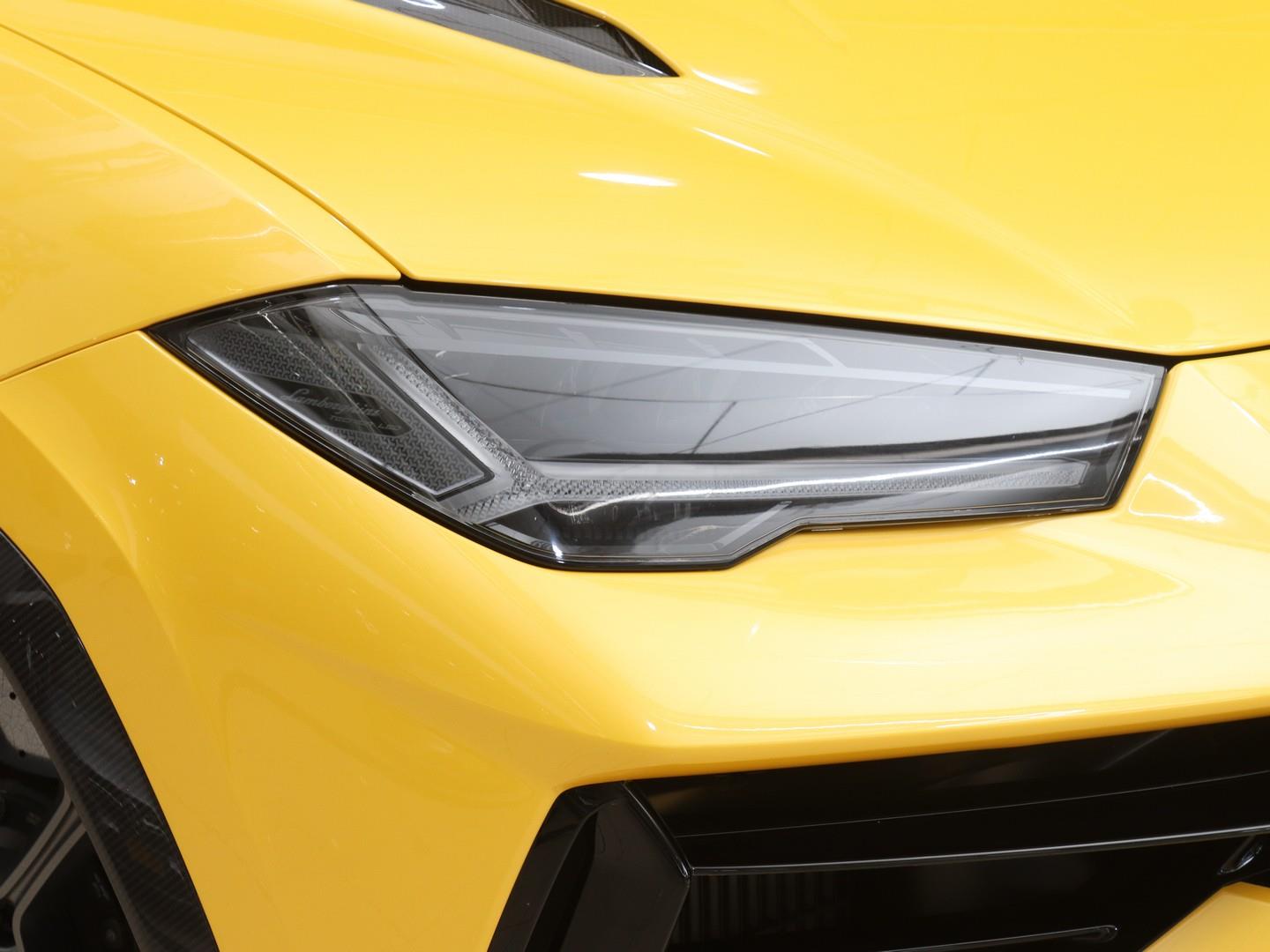 2024 Lamborghini Urus Performante image 4