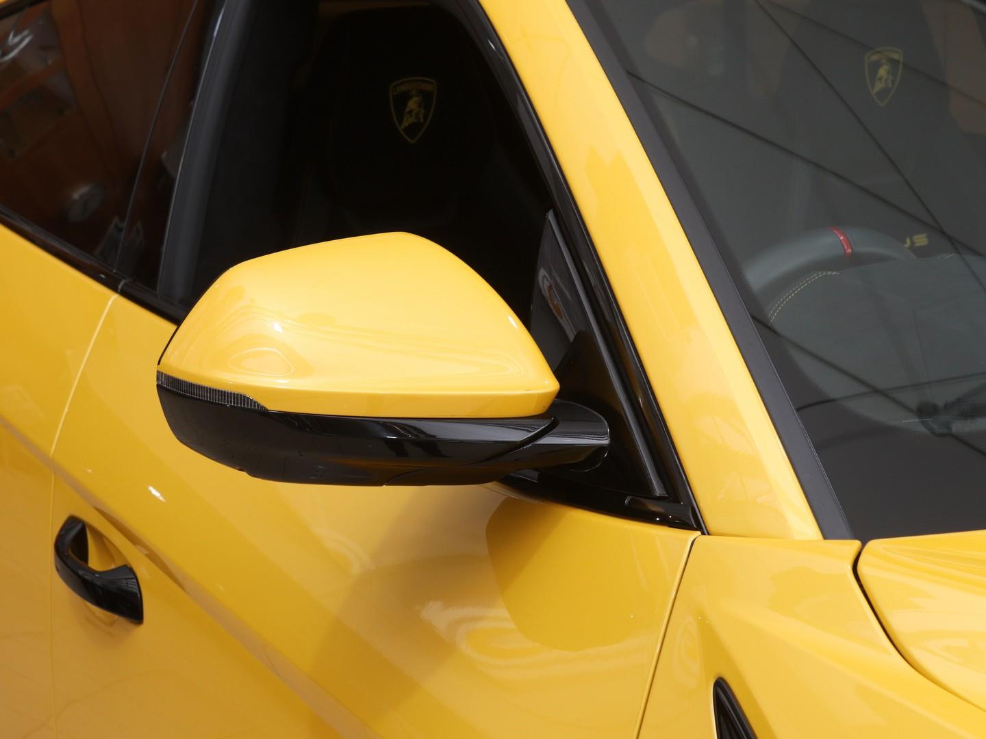 2024 Lamborghini Urus Performante image 7