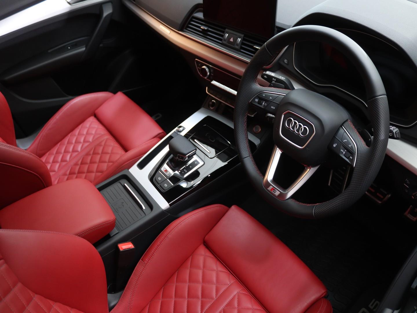 2025 Audi SQ5 Sportback TFSI Quattro Black Edition image 11