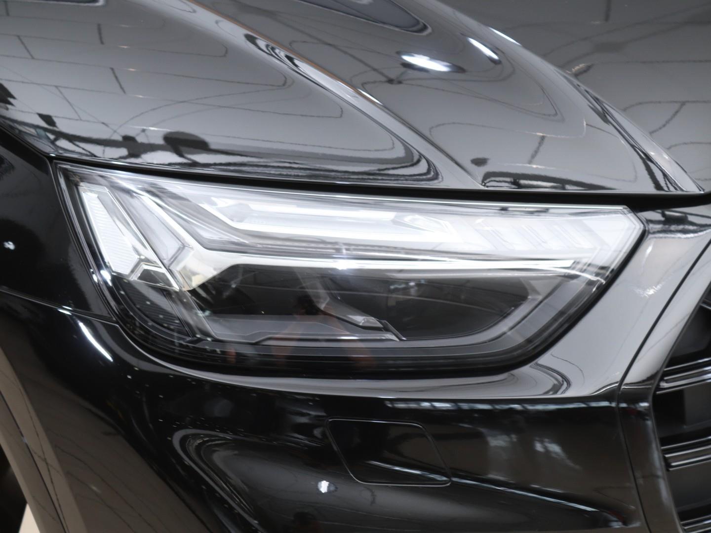 2025 Audi SQ5 Sportback TFSI Quattro Black Edition image 4