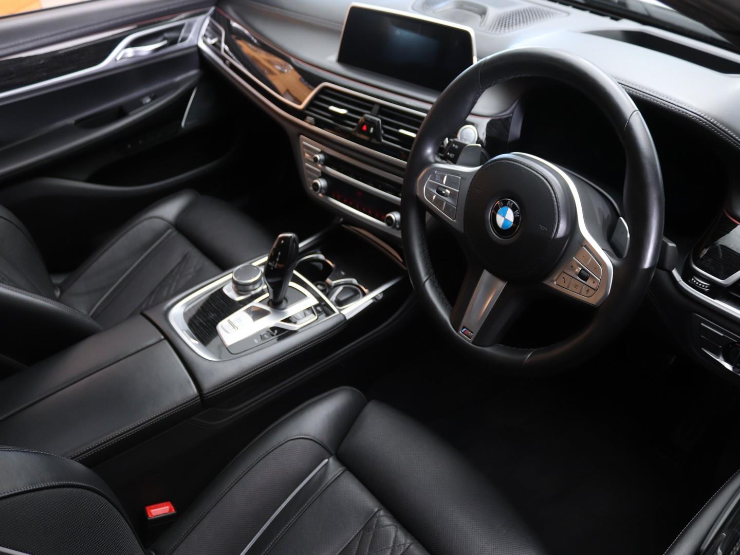 2020 BMW 7 Series 750Li xDrive M Sport image 10