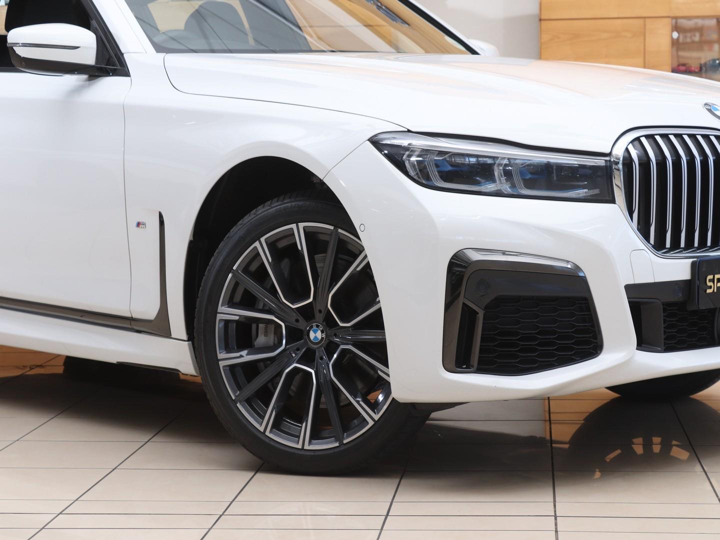 2020 BMW 7 Series 750Li xDrive M Sport image 2