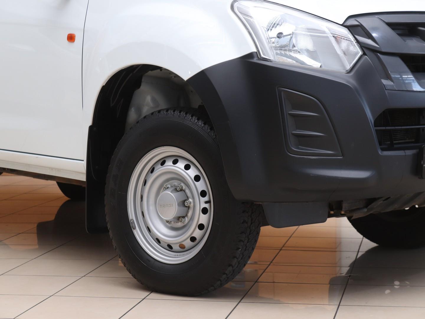 2025 Isuzu D-Max Gen 6 250C Single Cab Fleetside image 2