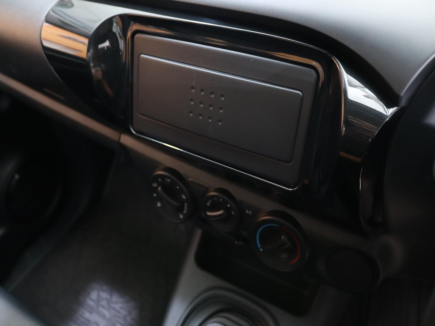 2025 Toyota Hilux 2.0 VVTi image 10