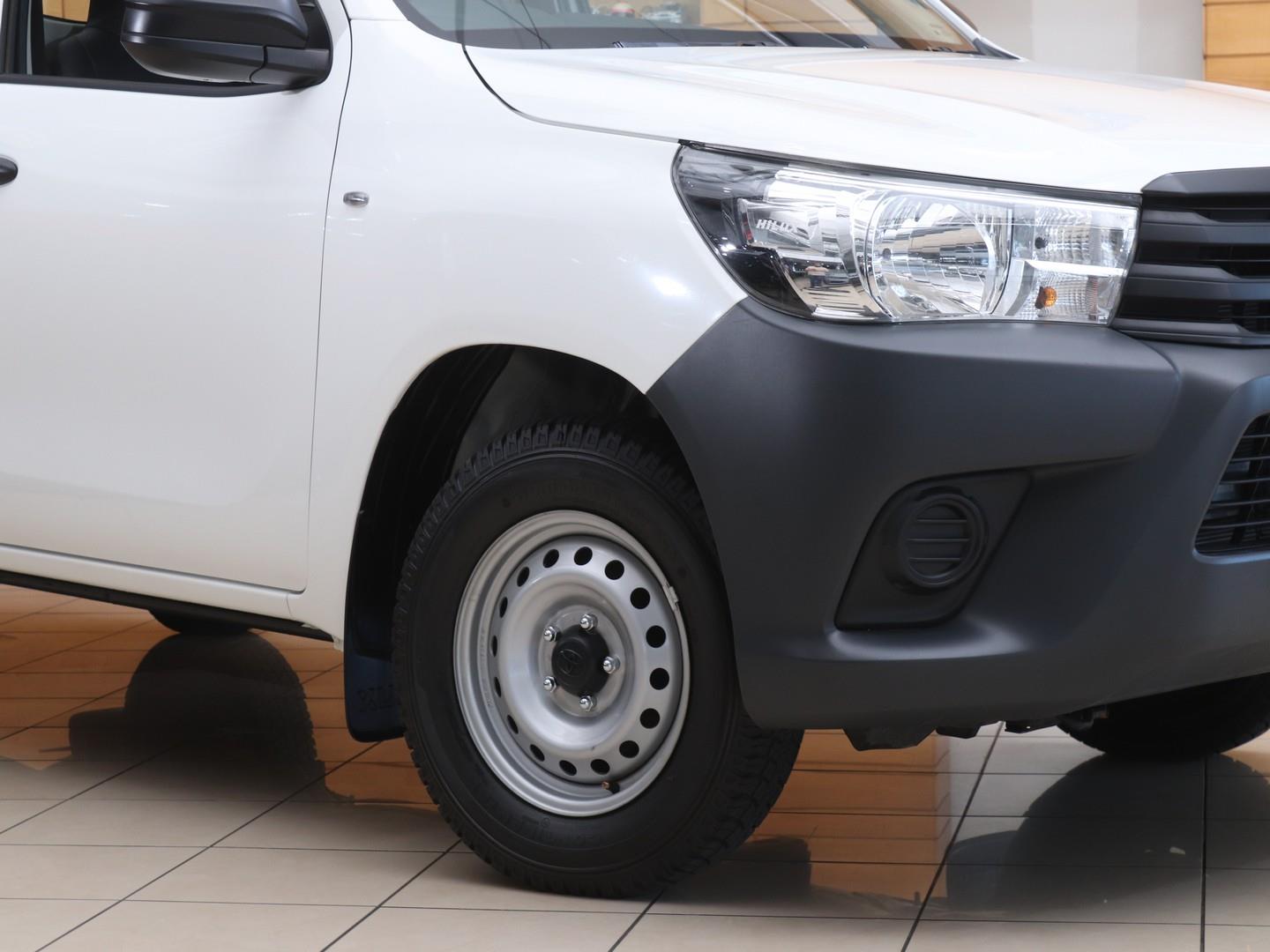 2025 Toyota Hilux 2.0 VVTi image 2