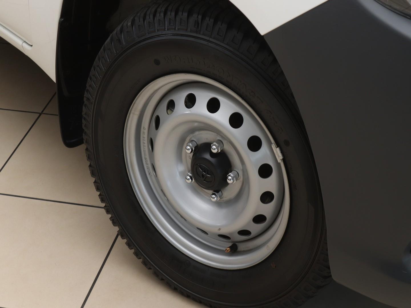 2025 Toyota Hilux 2.0 VVTi image 6