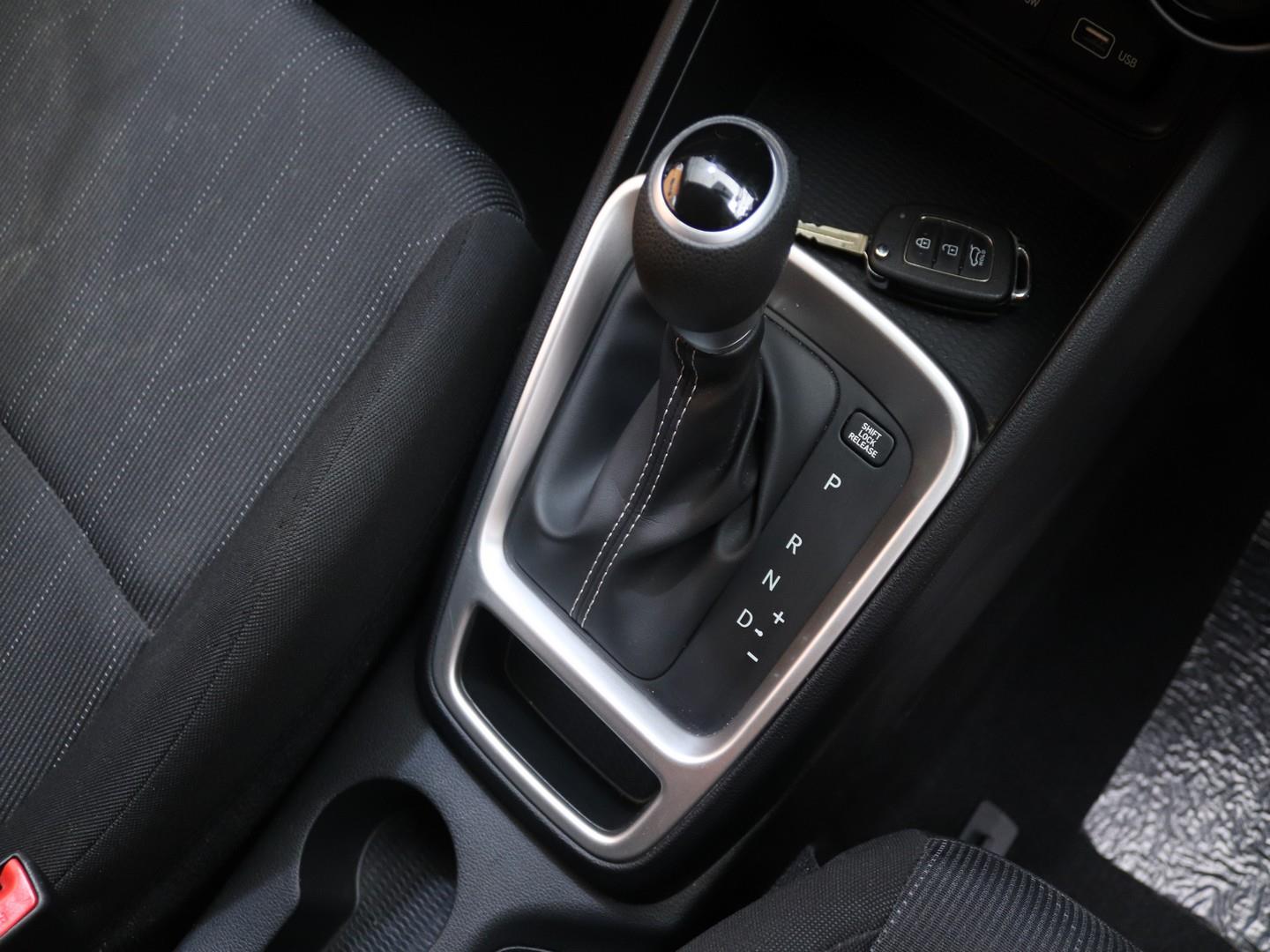 2022 Hyundai Venue 1.0T Motion Auto image 12