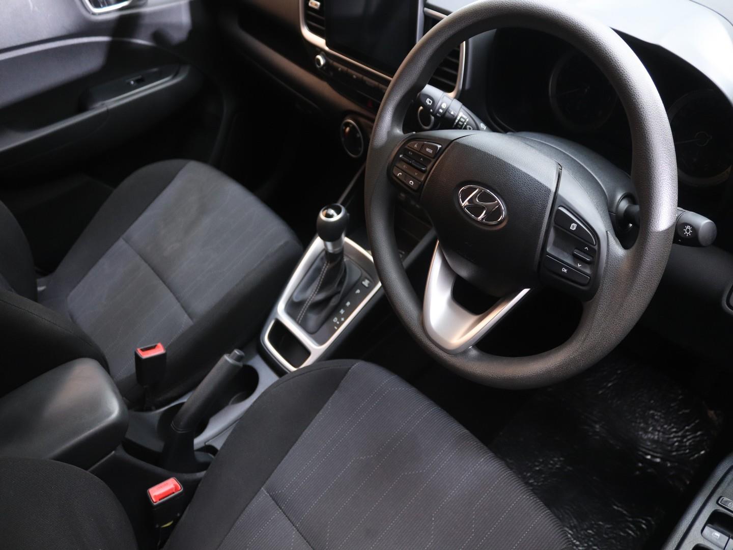 2022 Hyundai Venue 1.0T Motion Auto image 8