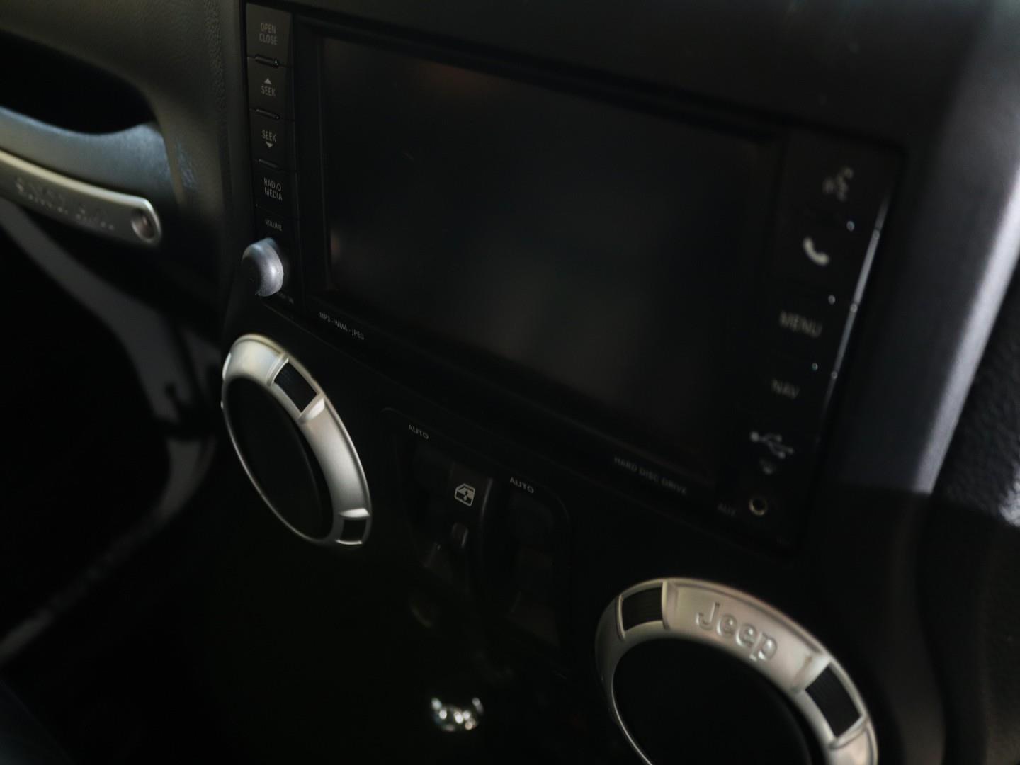 2012 Jeep Wrangler Unlimited 2.8CRD Sahara image 11