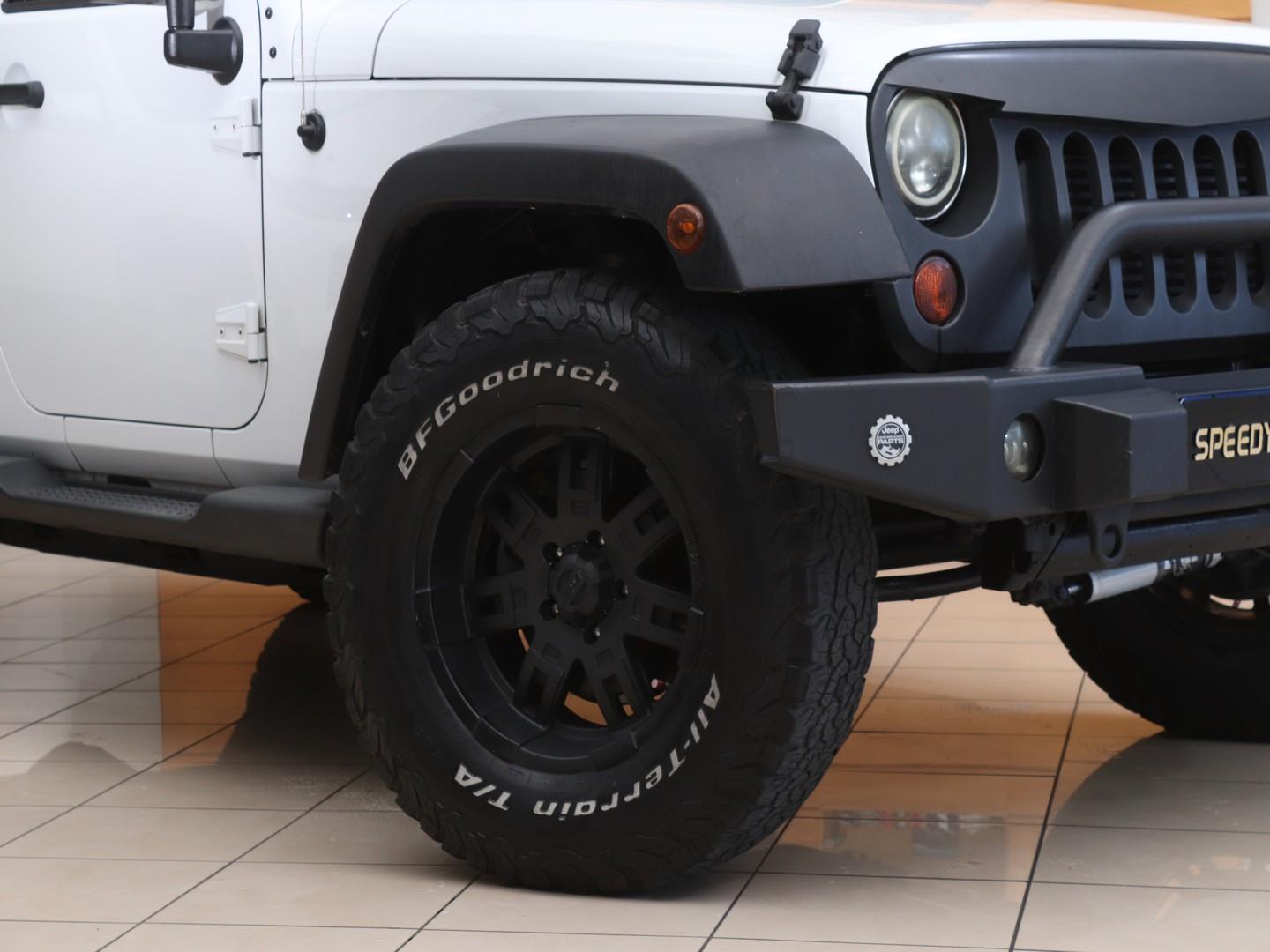 2012 Jeep Wrangler Unlimited 2.8CRD Sahara image 2