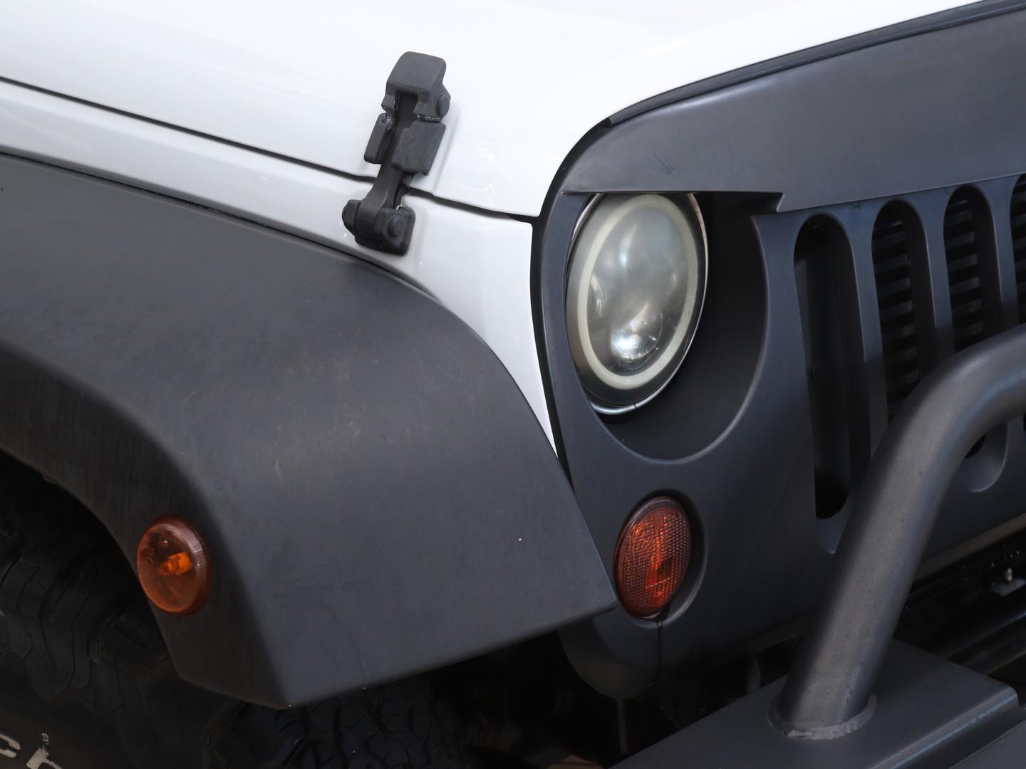 2012 Jeep Wrangler Unlimited 2.8CRD Sahara image 4