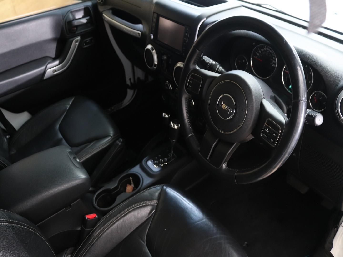 2012 Jeep Wrangler Unlimited 2.8CRD Sahara image 8