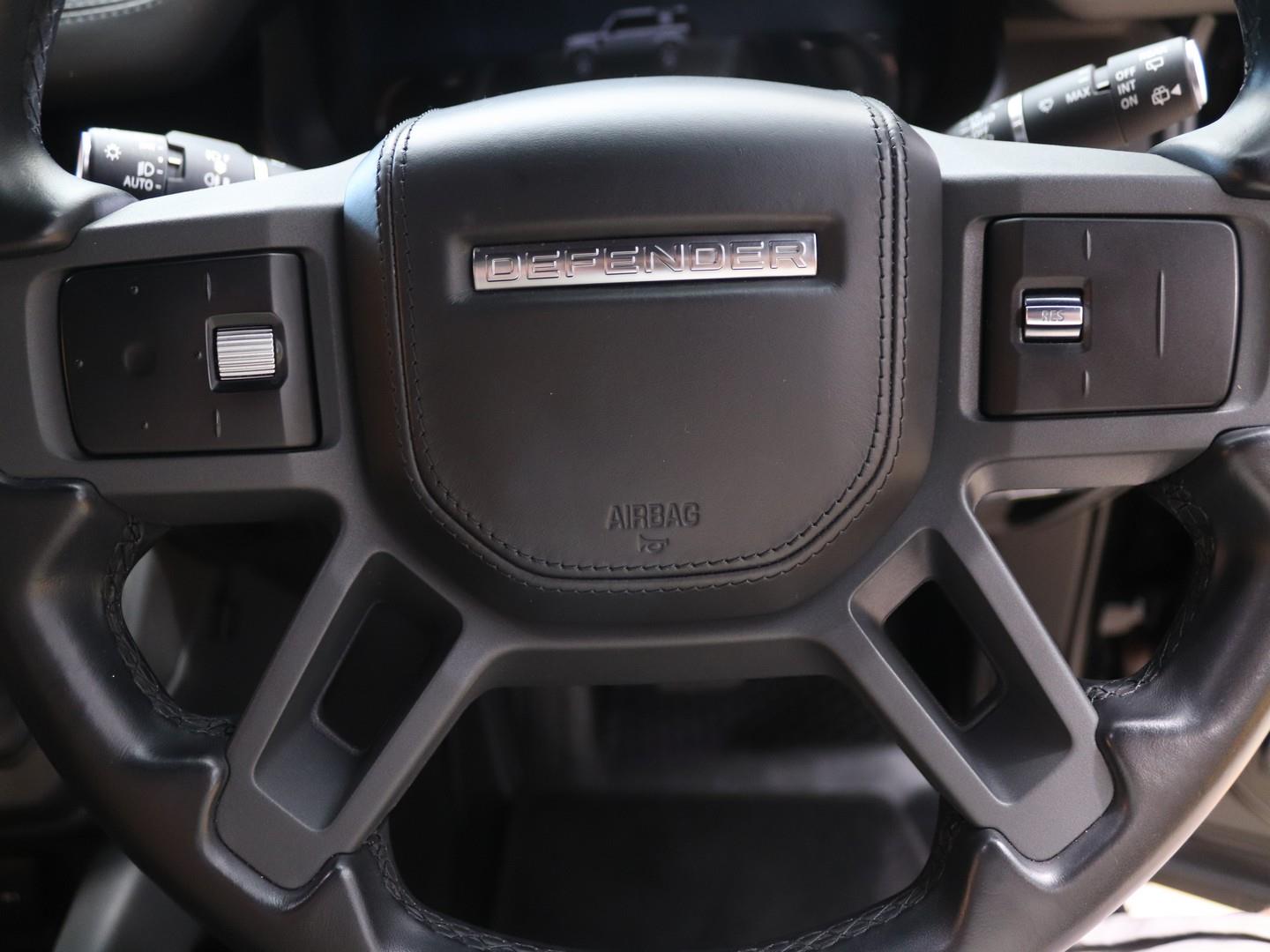 2022 Land Rover Defender 110 D300 X-Dynamic HSE image 10