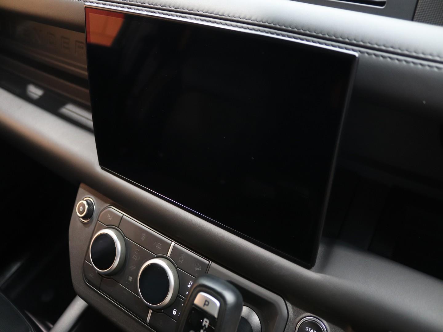 2022 Land Rover Defender 110 D300 X-Dynamic HSE image 12