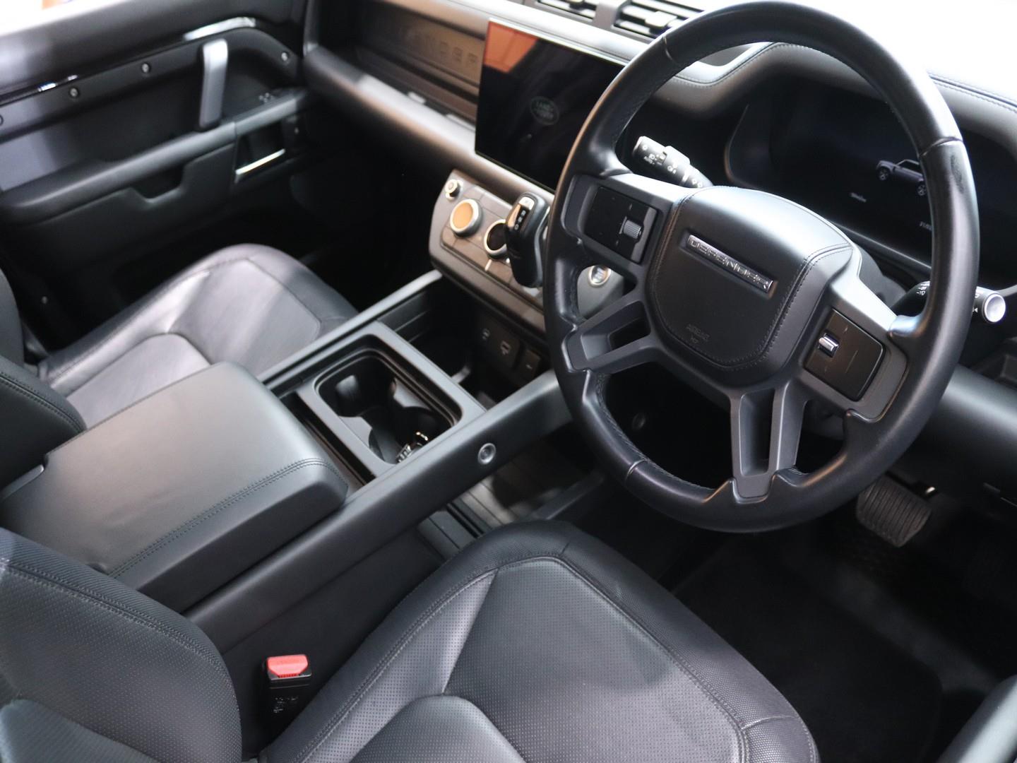 2022 Land Rover Defender 110 D300 X-Dynamic HSE image 9
