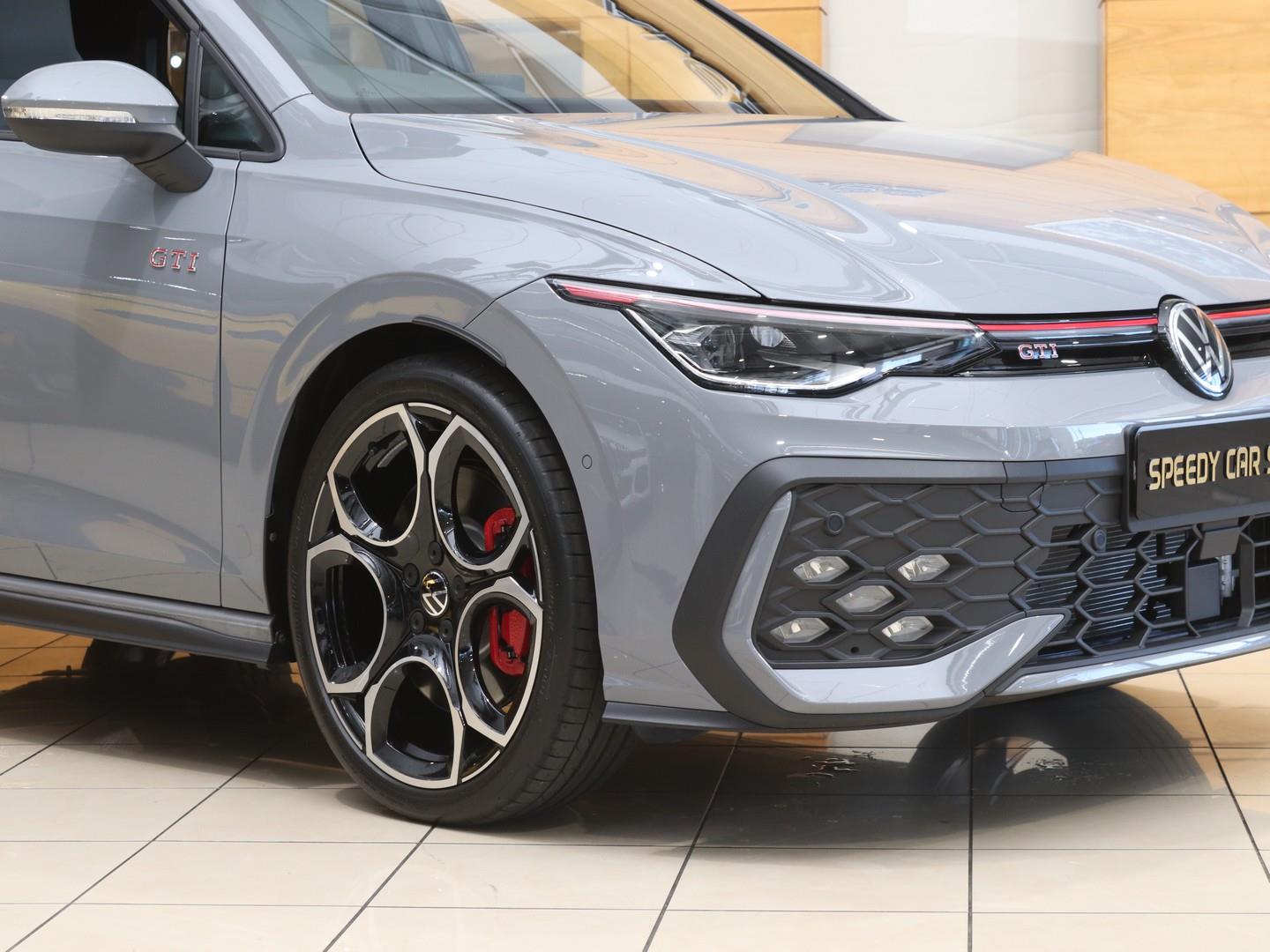 2026 Volkswagen Golf GTI image 2