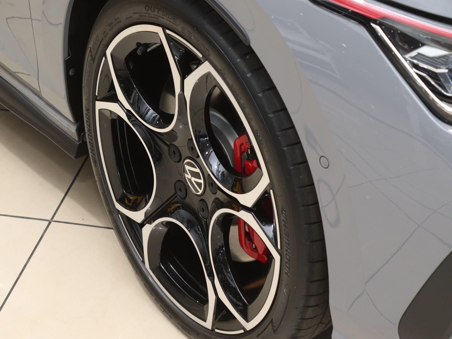 2026 Volkswagen Golf GTI image 7