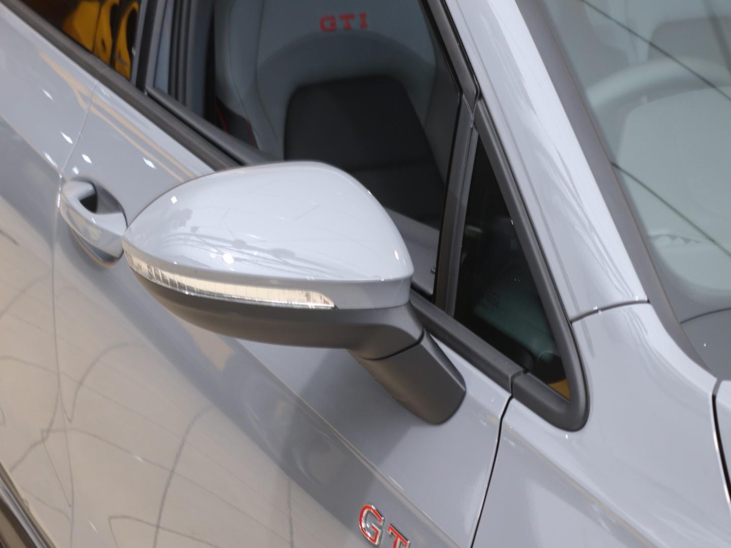 2026 Volkswagen Golf GTI image 8