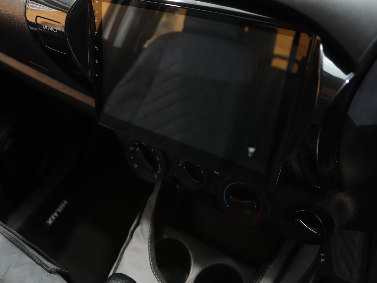 2019 Toyota Hilux 2.4GD-6 Double Cab 4x4 SRX Auto image 12
