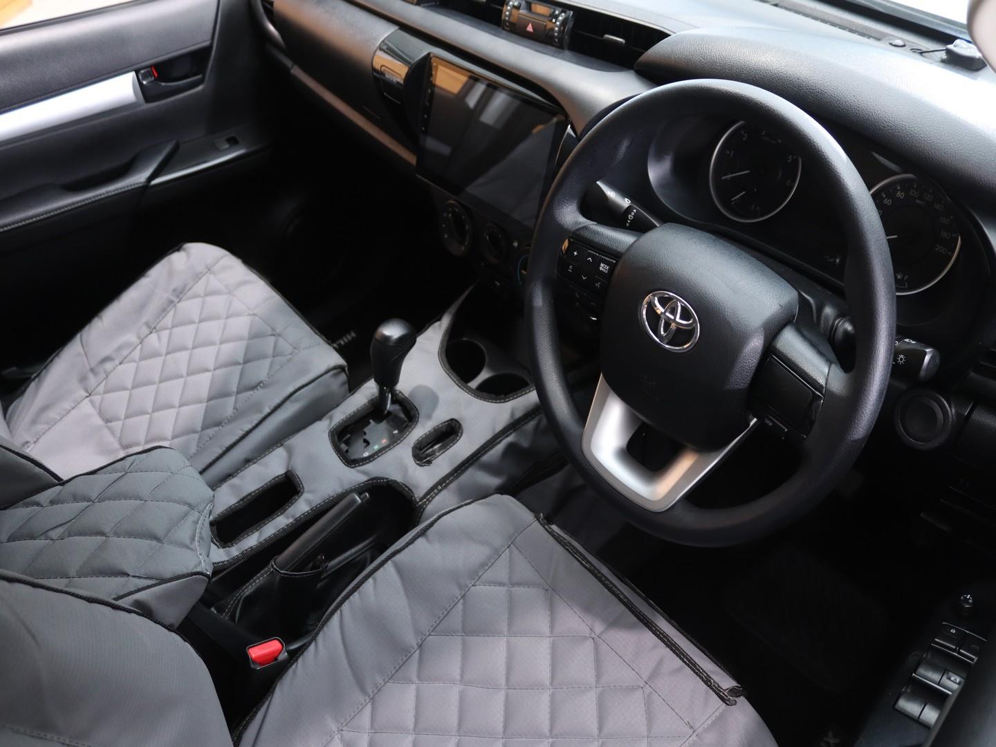 2019 Toyota Hilux 2.4GD-6 Double Cab 4x4 SRX Auto image 9