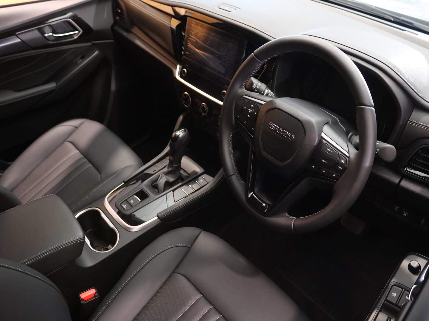 2026 Isuzu mu-X 1.9TD LS image 8