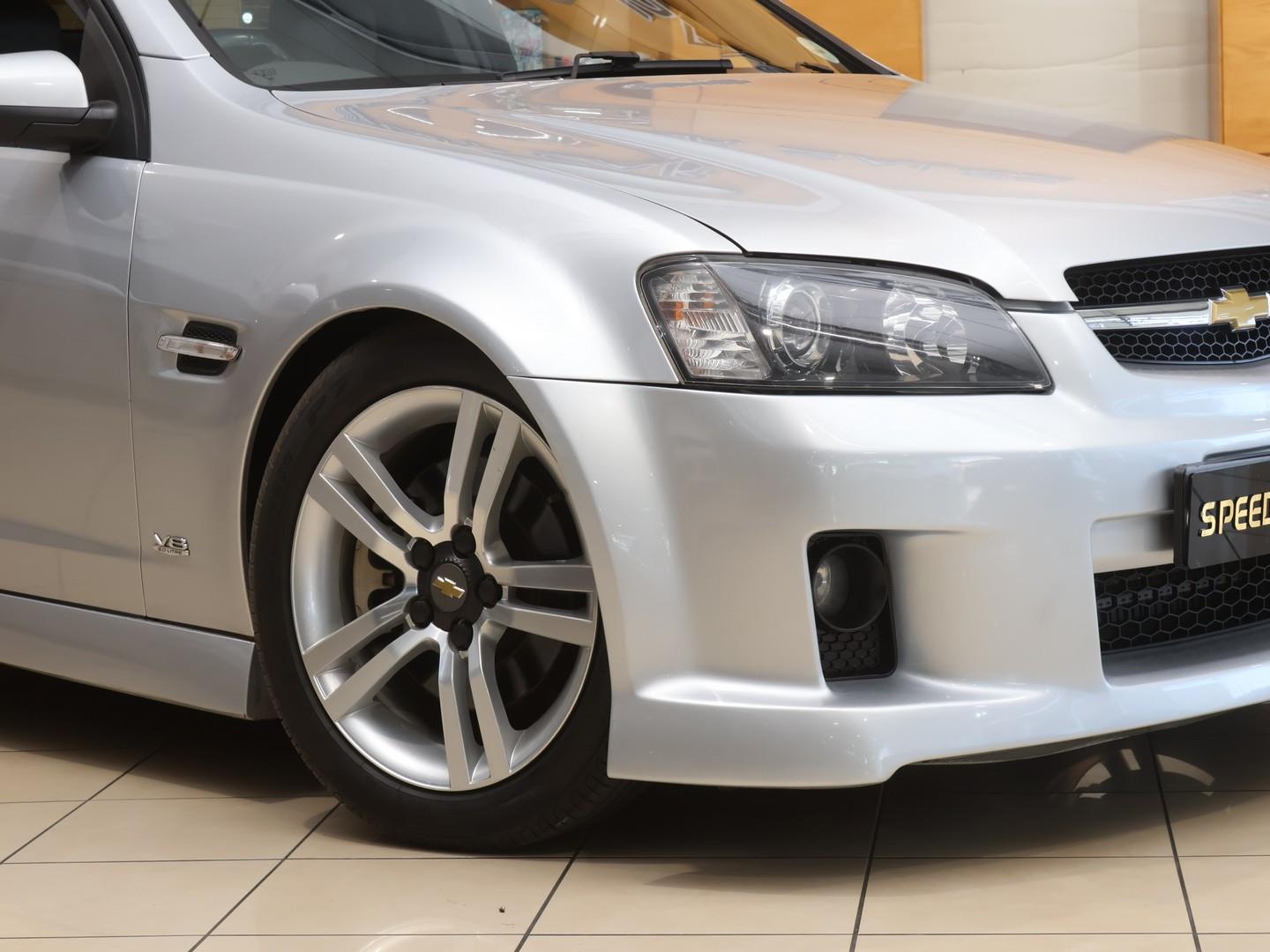 2010 Chevrolet Lumina Ute SS image 2