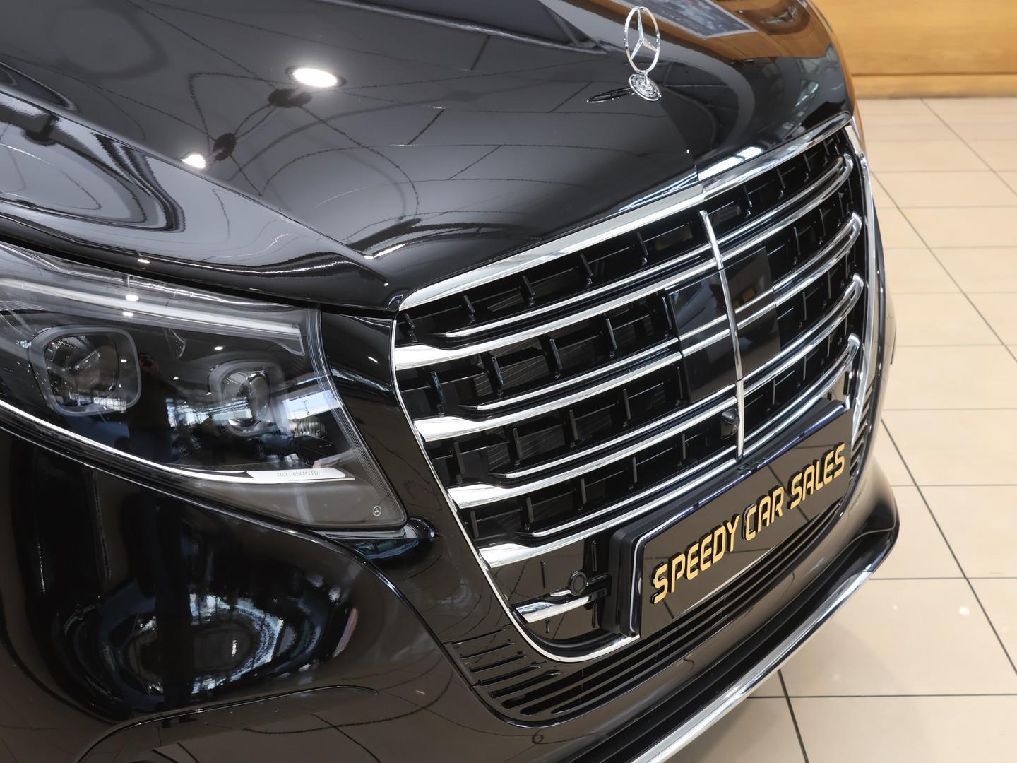2026 Mercedes-Benz V-Class V300d Exclusive image 5