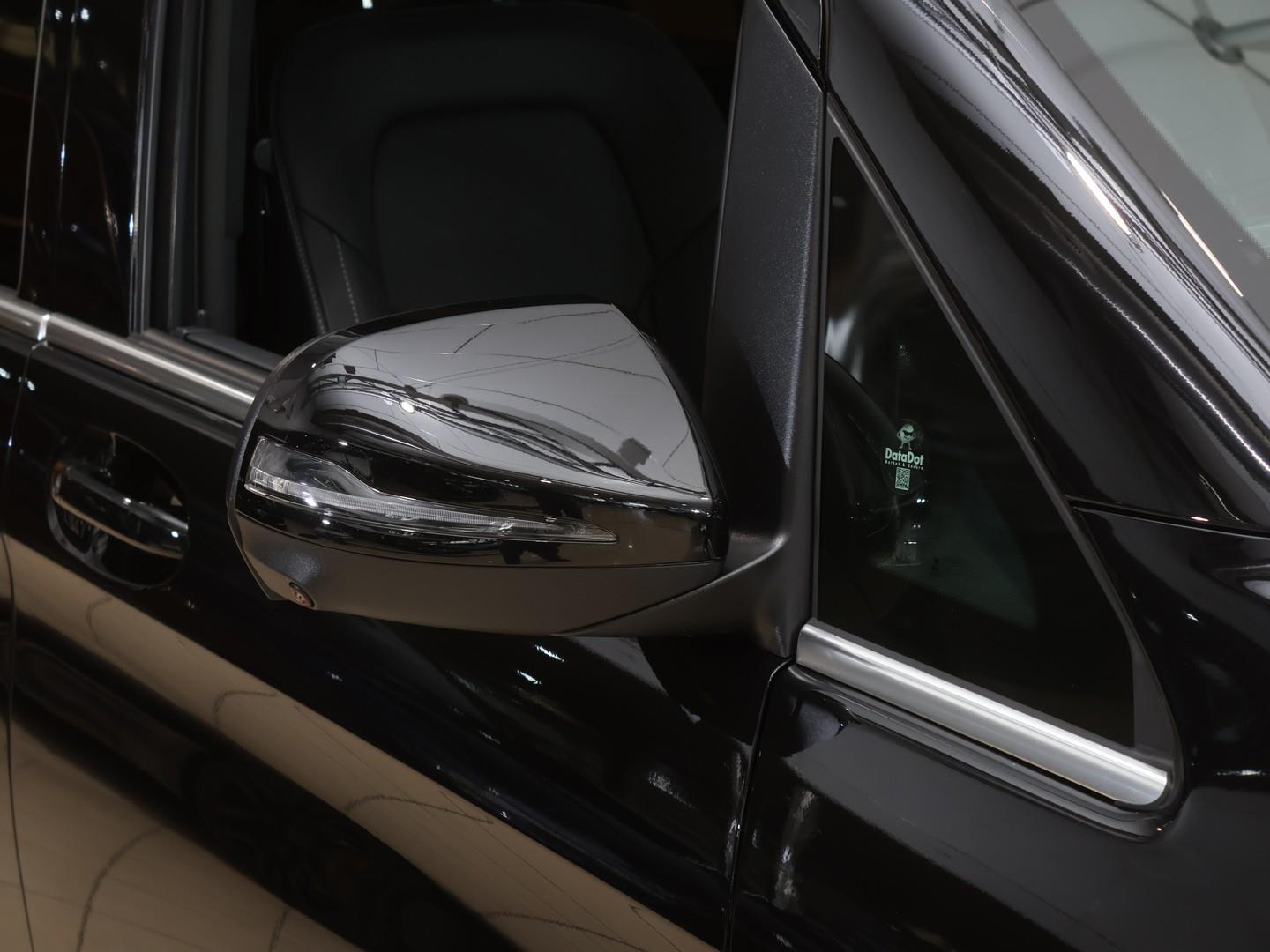 2026 Mercedes-Benz V-Class V300d Exclusive image 8