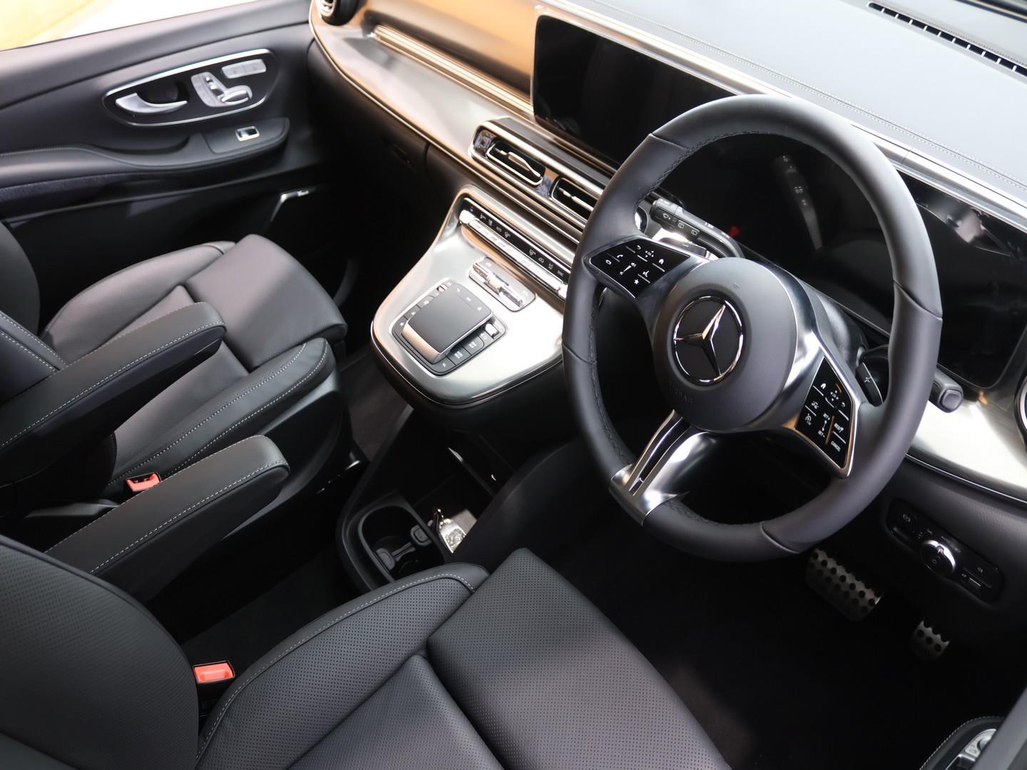 2026 Mercedes-Benz V-Class V300d Exclusive image 9