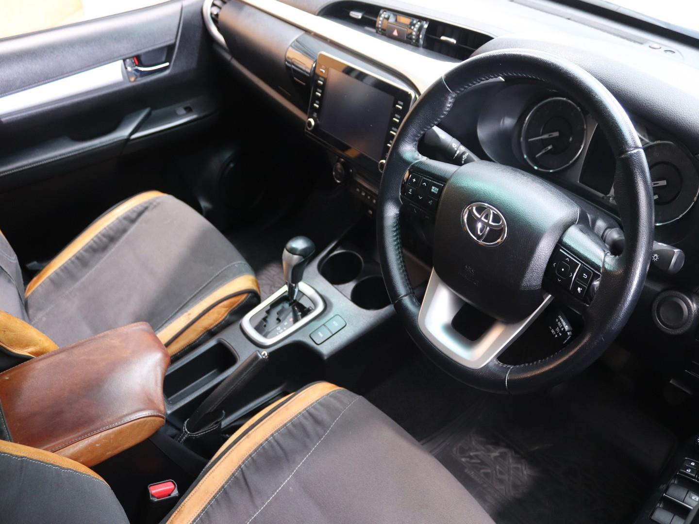 2022 Toyota Hilux 2.8GD-6 Double Cab Raider auto image 10