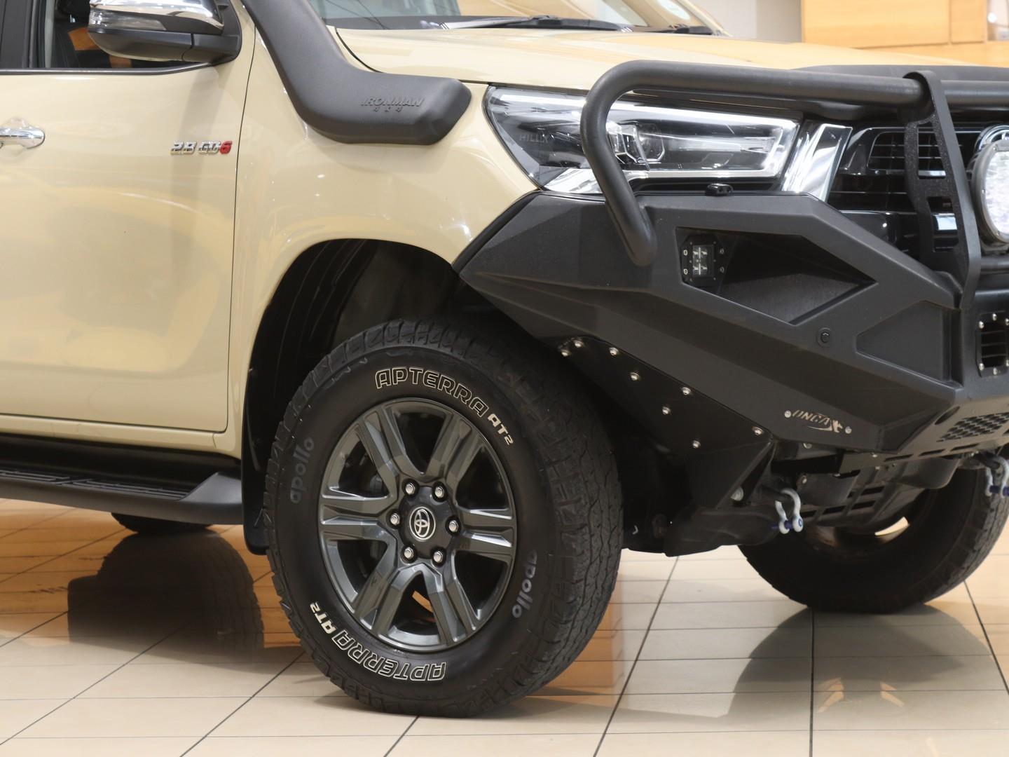 2022 Toyota Hilux 2.8GD-6 Double Cab Raider auto image 2