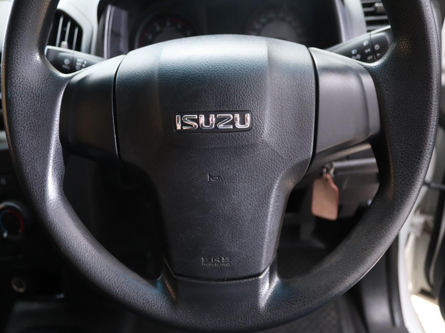 2022 Isuzu D-Max 250 Fleetside Safety image 10