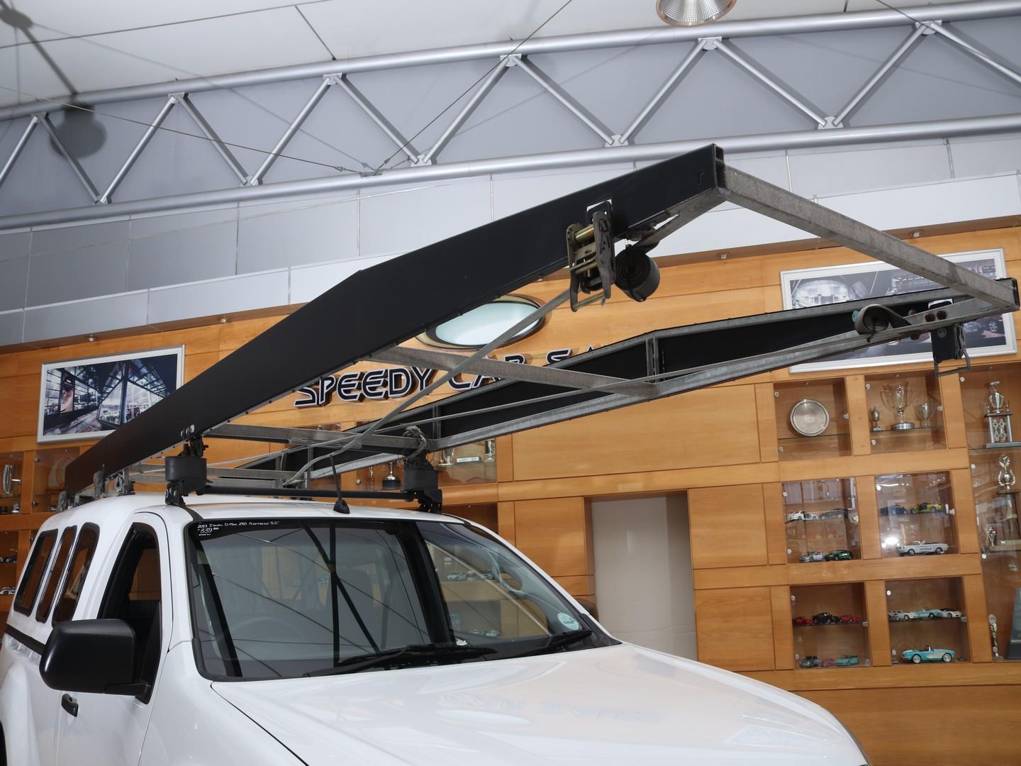 2022 Isuzu D-Max 250 Fleetside Safety image 4