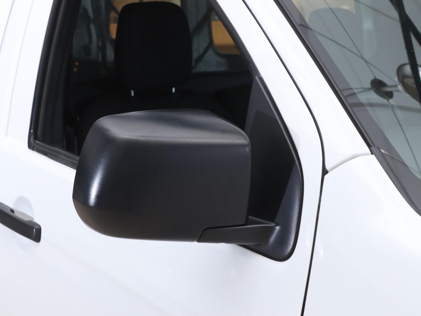 2022 Isuzu D-Max 250 Fleetside Safety image 8