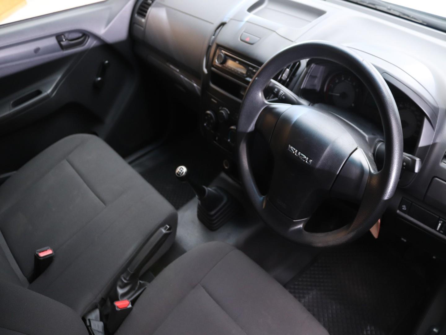 2022 Isuzu D-Max 250 Fleetside Safety image 9