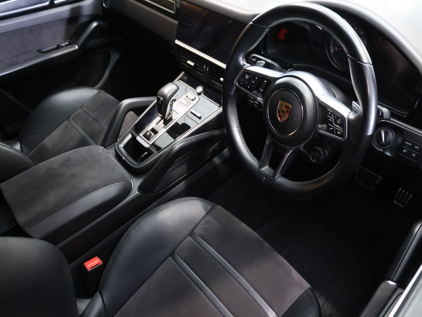 2022 Porsche Cayenne GTS Coupe image 10